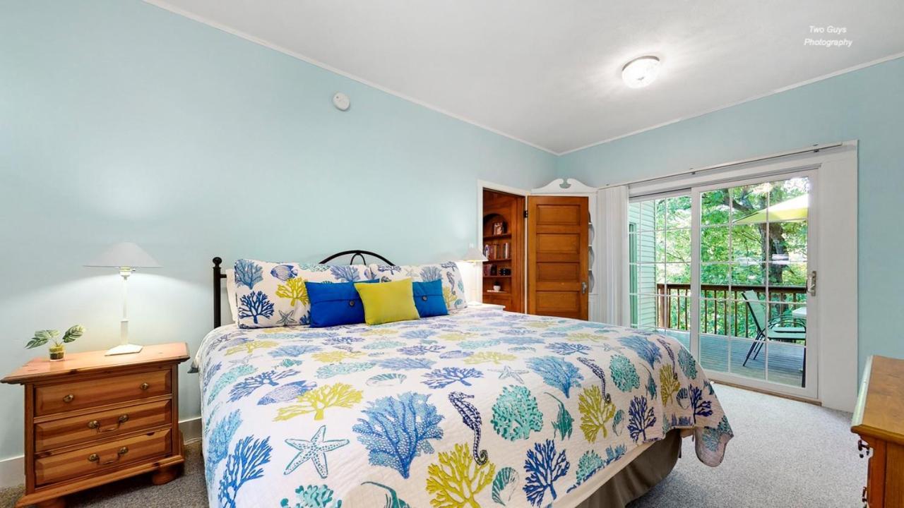 Holiday Hill Resort Saugatuck Exterior foto