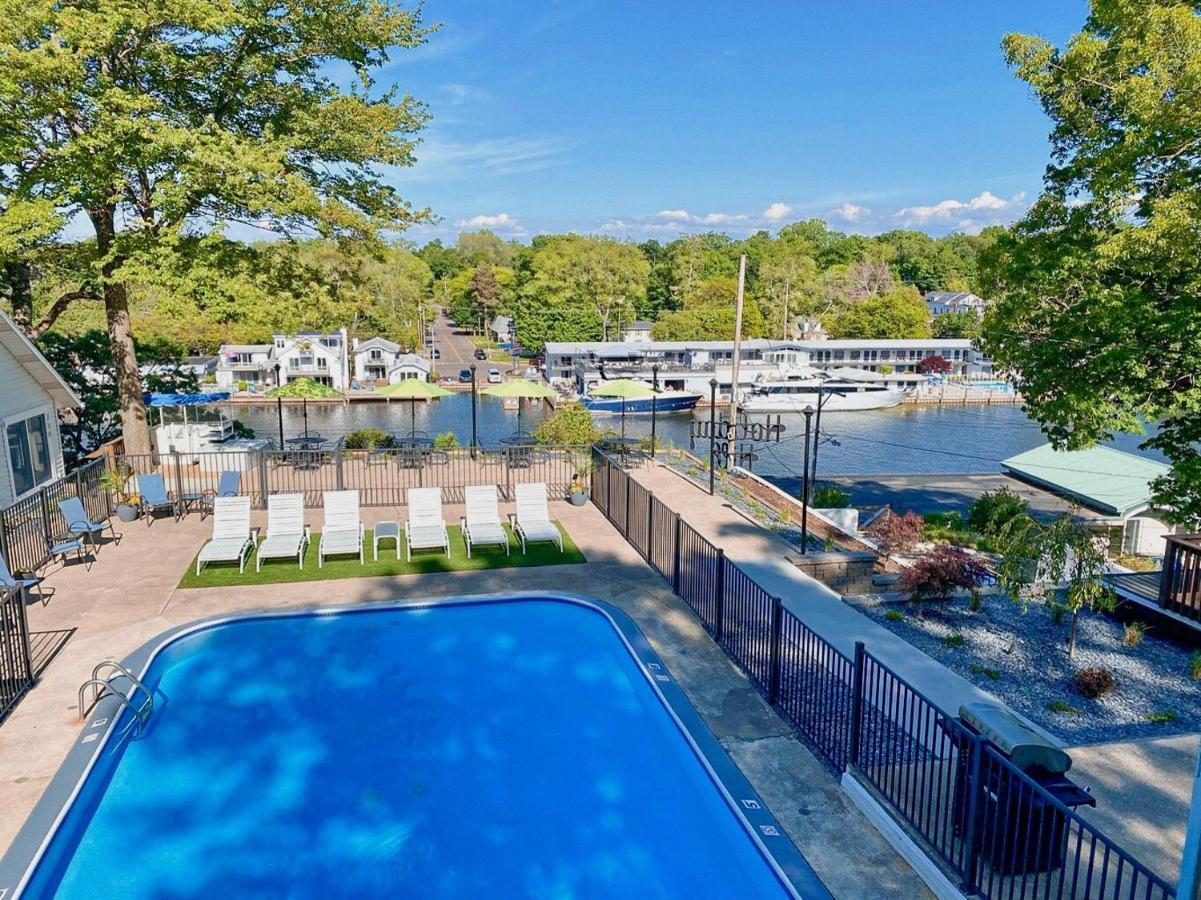 Holiday Hill Resort Saugatuck Exterior foto