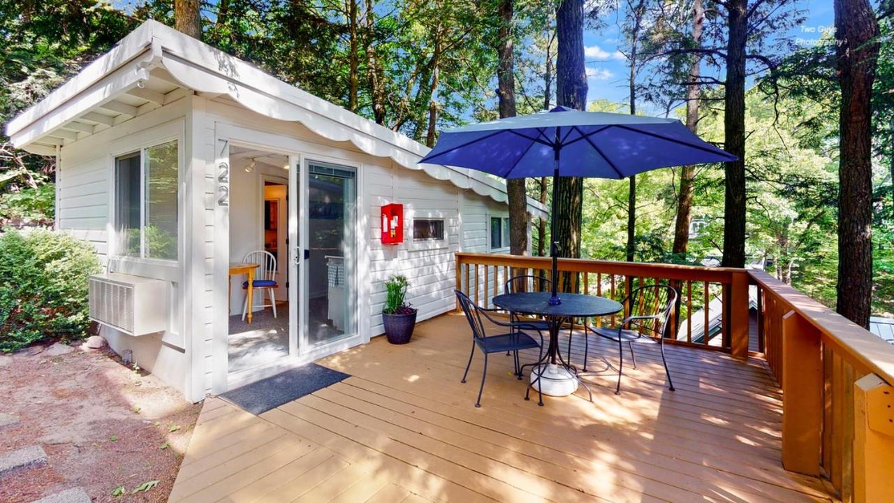 Holiday Hill Resort Saugatuck Exterior foto